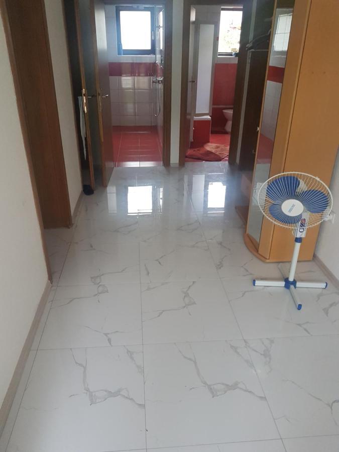 Apartman Nadija 亚伊采 外观 照片